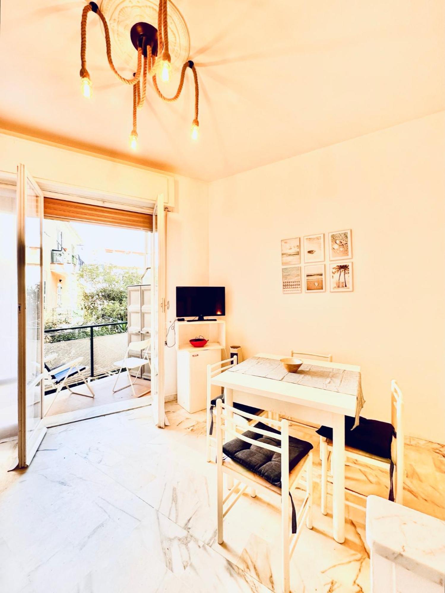 Hostdomus - Cozy Corner Near The Sea Apartment ฟีนาเลลีกูเร ภายนอก รูปภาพ