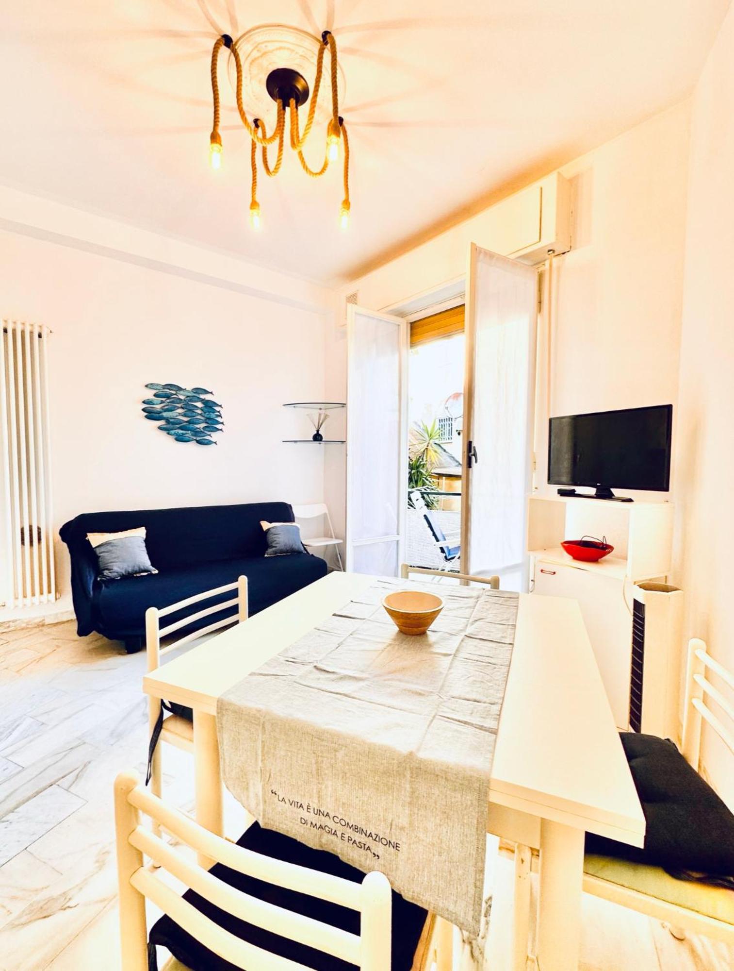 Hostdomus - Cozy Corner Near The Sea Apartment ฟีนาเลลีกูเร ภายนอก รูปภาพ